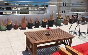Comfy Apartment Near The Sea